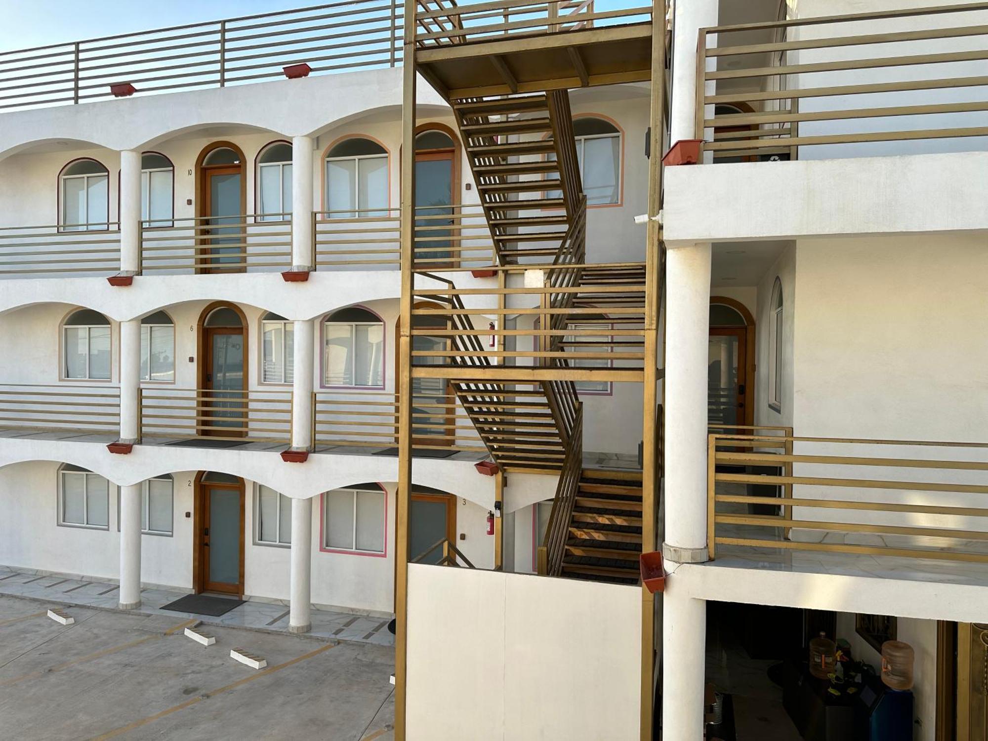 Las Mariposas Mini Suites Rosarito Exterior photo