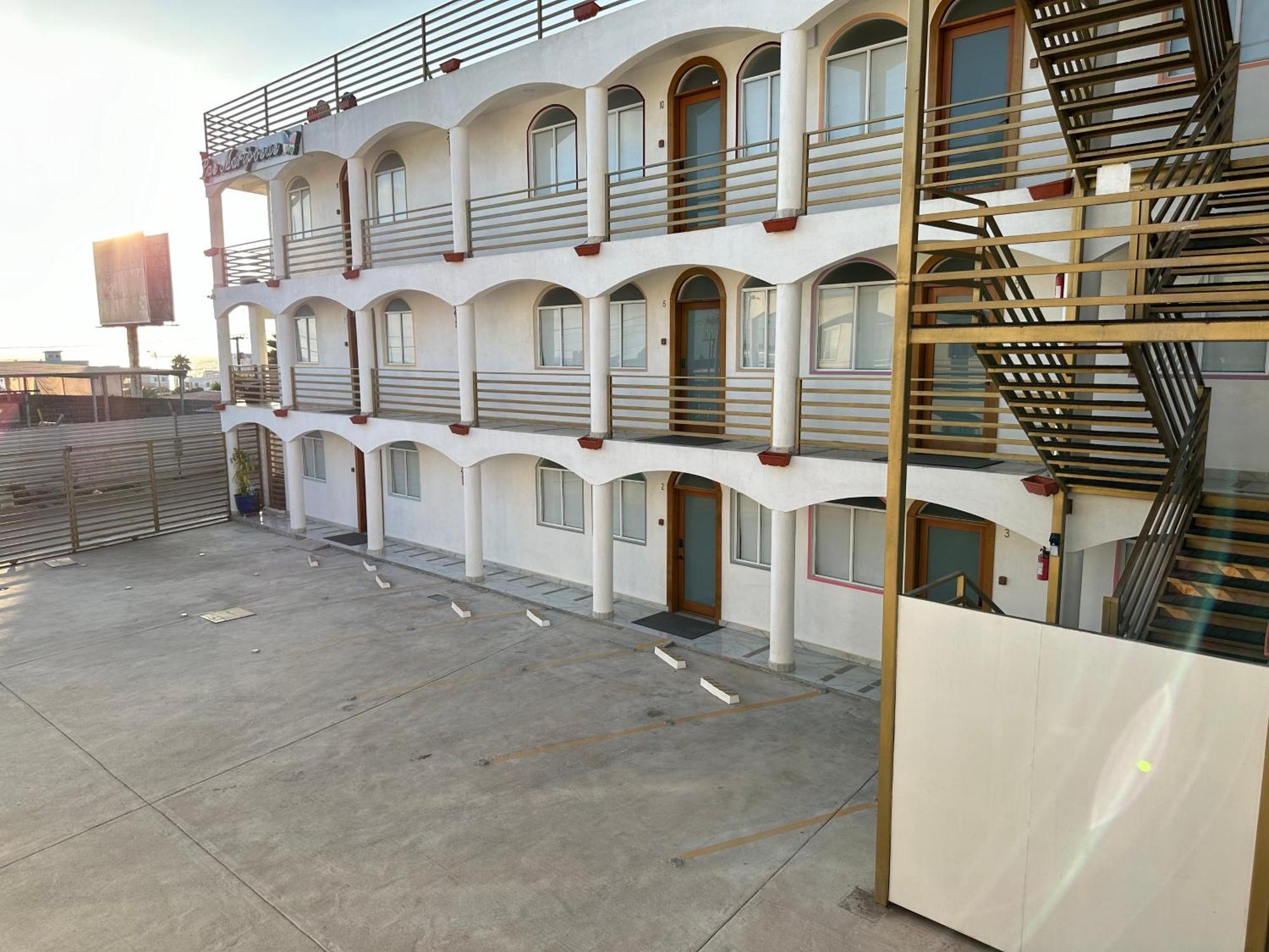 Las Mariposas Mini Suites Rosarito Exterior photo